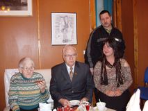 Дочь и сын Гудкова — Аэлита Викторовна Левочкина и Свет Викторович Гудков, внук Гудкова Павел (сын Аэлиты Викторовны) и руководитель ансамбля кантелистов Ирина Шишканова в Доме Кантеле. Декабрь 2006 г.