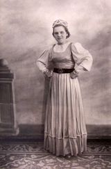 Софья Оськина — исполнительница народных песен. 1954 год