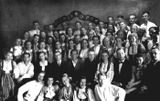 Карело-финское искусство — фронту. 1943 г. Яков Геншафт — во втором ряду 4-й слева