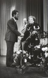 70-летний юбилей Хельми Мальми 12 июня 1981 г. в Финском драматическом театре. Хельми Мальми поздравляют коллеги – Виллиам Халл, Сиркка Рикка, театровед, заслуженный деятель искусств Карелии Станислав Колосенок, артисты ансамбля «Кантеле»