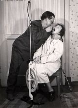 Сценка «Стоматолог» в исполнении Хельми Мальми и Гельмера Синисало