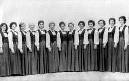 Женский состав хоровой капеллы «Кантеле» в 1965 г., Евгения Юнина — третья справа