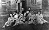Артисты «Кантеле» в 1945 году. Среди них – Эрик Раутио