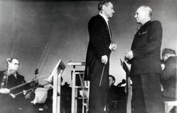 Композиторы Карелии Леопольд Теплицкий (слева) и Карл Раутио (справа). Петрозаводск, 1950. Автор съемки – П.В.Беззубенко. Фото из Национального архива Карелии