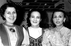 Артистки «Кантеле» Виено Хямяляйнен, Тююне Пулккинен и Эльза Баландис.