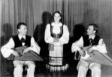 Тойво Вайнонен, Люция Теппонен, Максим Гаврилов — участники Всемирного фестиваля молодежи в Будапеште, 1949 г. Из книги Максима Гаврилова «Под музыку северных рун»: «Август 1949 года. Всемирный фестиваль молодежи в Будапеште. Нас трое: Тойво Вайнонен, Люц