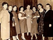 Рубеж 1950-60-х гг. — время Декады карельского искусства и литературы в Москве. Справа налево: Евдокия Тихонова, Сиркка Рикка, Зинаида Козлова