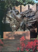 «Велика Россия, а отступать некуда». Обелиск славы панфиловцам в Москве.