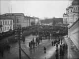 Колонны демонстрантов на площади Свободы (ныне площадь Кирова). Петрозаводск, между 1925 и 1930 гг.
