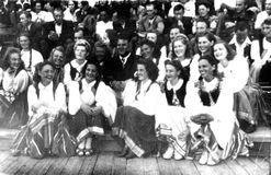 «Кантеле» в Таллине, 1947 г. Эльза Баландис — слева (в платочке).