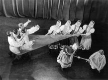 Заключительная сцена из «Рыбацкой пляски» (постановка Василия Кононова). Солисты – Тамара Пчелина и Иван Жуков