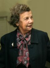 Эльза Баландис в год 70-летнего юбилея ансамбля «Кантеле». Декабрь 2006 г. На лацкане у Эльзы Августовны — значок участника Декады карельского искусства и литературы в Москве (1959 г.)