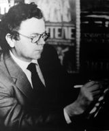 Андро Лехмус, художественный руководитель ансамбля в 1976-1988. Один из ведущих специалистов национального искусства Карелии. Заслуженный деятель искусства КАССР