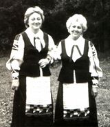 Кантелистки Наталья Акулишнина и Татьяна Антышева