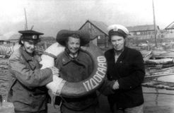 Члены агитбригады. В центре – Эльза Баландис, справа – Люция Теппонен