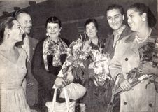 Фото из книги Ис.Бацера «На смотре в Москве» (1959) сопровождает такая подпись: «Волнение испытывали не только участники Декады, но и их близкие. На этом снимке мы видим народную артистку РСФСР С.А.Рикка (третья слева), рядом с ней — ее мать, проделавшая 