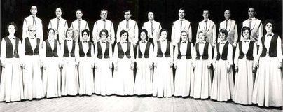 Хоровая капелла «Кантеле», Евгения Юнина — в первом ряду шестая справа