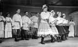 Выступление в Концертном зале им. П.И.Чайковского в рамках Недели карело-финской музыки и танца в Москве, 16 июля 1946 г. Максим Гаврилов — крайний слева в ряду мужчин.
