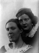 Мильдрет Лингстрем и Кертту Вильянен – кантелистки, певицы – первые артистки «Кантеле»