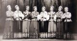 Народная вокальная группа в 1958 году. Вторая справа — руководитель С.П.Оськиной
