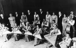 Оркестр «Кантеле» в начале 1970-х. В ряду кантелистов 2-я слева — Валентина Матвеева