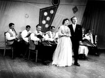 Тойво Вайнонен в составе вокально-инструментального ансамбля «Незабудки». Солисты — Клавдия Баш и Виктор Каликин; Виктор Каликин и Геннадий Кутузов. 1960-е гг.