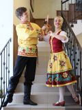 Мужской и женский костюм к вепсскому танцу "Ложки" 