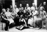 Группа участников будущего ансамбля «Кантеле» в сентябре 1934 г. Слева — Виктор Гудков