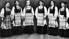 Группа «Айно» в 1972 году: Евдокия Игнатьева, Лидия Макарова, Надежда Выдрина, Валерия Потапенко, Валерия Таврель, Людмила Иутина