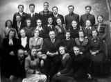 Осень 1953: Хор «Кантеле»: в центре преподаватель вокала Леонид Привалов