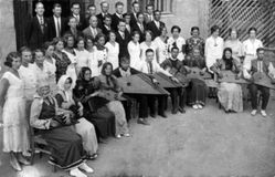 После концерта в Доме народного творчества Петрозаводска. 1936. В первом ряду шестой слева — Виктор Гудков