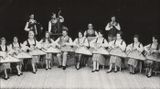 Оркестр и хор «Кантеле» в начале 1970-х. В ряду кантелистов 3-я слева — Татьяна Антышева
