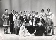 Тойво Вайнонен в составе 17 артистов из Карелии — участников гастрольной поездки в Финляндию в 1961 г. На фото: две балетные пары из Музыкального театра: В.Мельников, С.Степанова, Ю.Сидоров, С.Губина; артисты филармонии: С.Рикка, А.Голланд; баянист Е.Ишан