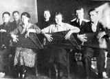 Кружок кантелистов. 1936 г. На втором фото третий справа — Виктор Гудков