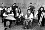 Артисты «Кантеле» в начале 1990-х гг. Слева — Анатолий Матвеев (народная флейта)