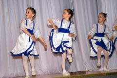 Новая жизнь старых костюмов: младшая танцевальная группа Молодежной студии «Кантеле». 2006 г.