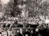 Сиркка Рикка — солистка «Кантеле». Выступление в Парке культуры и отдыха 1950-е гг.