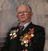 Виктор Зайцев (1921-2005). Артист «Кантеле» с 1941 года. Из ансамбля ушел на фронт, был ранен, оказался во вражеском плену. На оккупированной территории стал связным Шелтозерского подполья (под руководством Тучина). Был репрессирован, затем реабилитирован