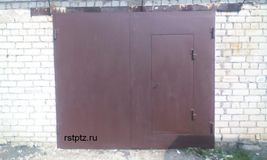 Гаражные ворота с врезной калиткой, сталь 3 мм