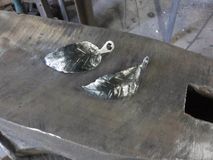 Брелок кованный лист 300 р