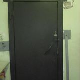Дверь в комнату хранения оружия