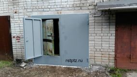 Гаражные ворота с врезной калиткой, сталь 3 мм