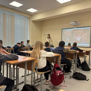 В рамках месячника «Телефона доверия» школьники получают полезную информацию.