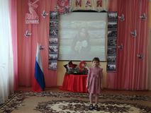 Надя В. читает Стихотворение Дети войны