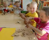 Упражнение Разрывание бумаги, младшая группа