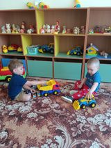 Игры с машинками. первая группа раннего возраста