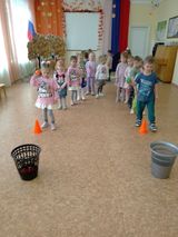 игра покорми птичек. средняя группа