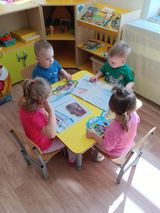 рассматривание иллюстраций.