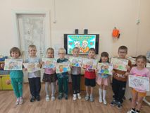 рисунки день бабушек и дедушек.старшая группа