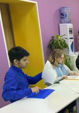 От восприятия собственной ценности, компетентности и возможностей зависит, какие направления кажутся достижимыми, а какие - недоступными.